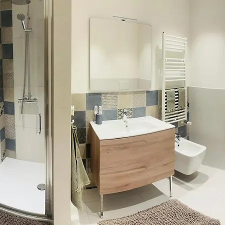 La Mombellina Oltre Holidays Apartment *